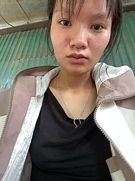 Elisa-a online show from April 22, 2026, 12:46 am