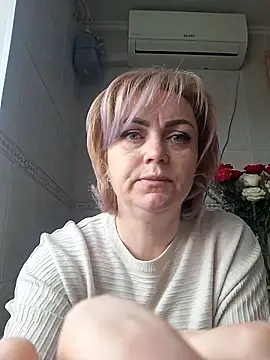 Snapshot of SylvieGold453 chatting on April 16, 2026, 1:45 pm SylvieGold453 online show from April 16, 2026, 1:45 pm