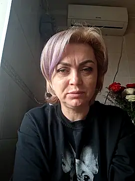 Snapshot of SylvieGold453 chatting on April 17, 2026, 4:21 pm SylvieGold453 online show from April 17, 2026, 4:21 pm