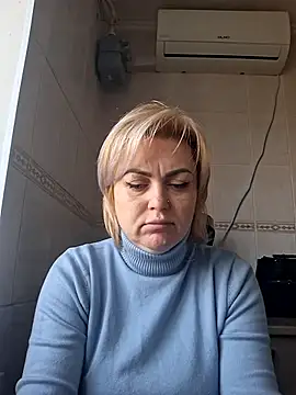 Snapshot of SylvieGold453 chatting on April 23, 2026, 12:40 pm SylvieGold453 online show from April 23, 2026, 12:40 pm