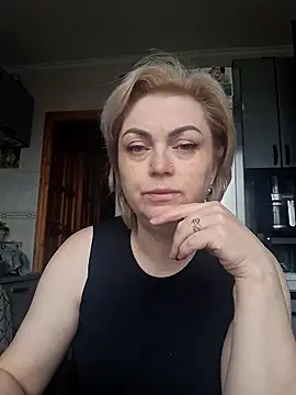 Snapshot of SylvieGold453 chatting on May 1, 2026, 2:21 pm SylvieGold453 online show from May 1, 2026, 2:21 pm