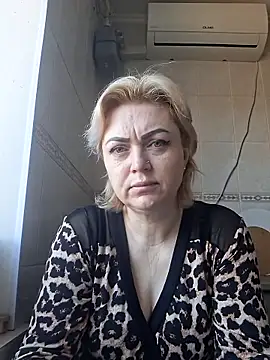 Snapshot of SylvieGold453 chatting on May 5, 2026, 7:05 am SylvieGold453 online show from May 5, 2026, 7:05 am