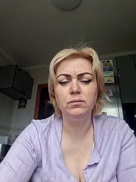 Snapshot of SylvieGold453 chatting on May 29, 2026, 9:29 am SylvieGold453 online show from May 29, 2026, 9:29 am