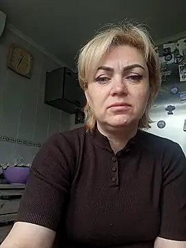 Snapshot of SylvieGold453 chatting on May 30, 2026, 9:28 am SylvieGold453 online show from May 30, 2026, 9:28 am