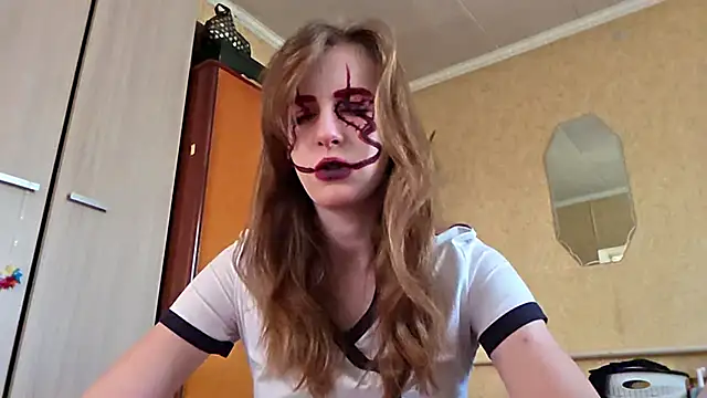 DonnaKuc online show from April 7, 2026, 6:14 am