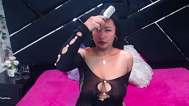 SalmaSantos  online show from May 6, 2026, 2:29 am
