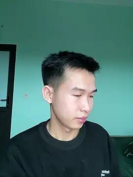 tuanhip online show from April 4, 2026, 1:04 am