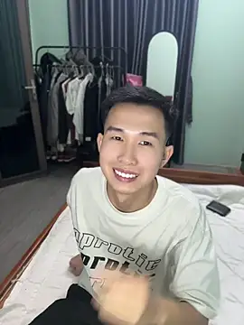tuanhip online show from April 13, 2026, 1:38 pm