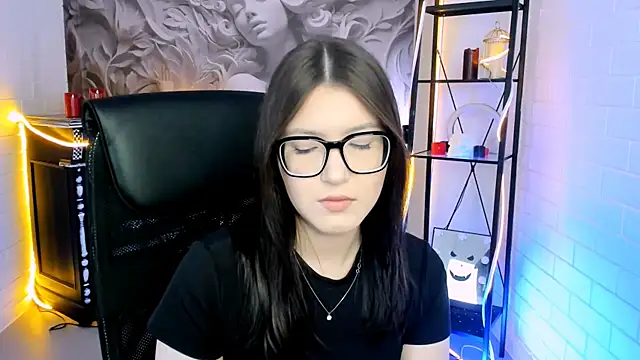 JennyGibson online show from June 16, 2026, 5:10 am