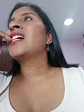 SofiaMendez1  online show from April 28, 2026, 3:06 pm