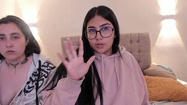 Elisa n Emma online show from April 30, 2026, 9:08 pm