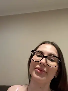 Lindasix online show from May 8, 2026, 7:19 pm