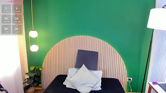 Alicecoule  online show from June 26, 2026, 11:36 am
