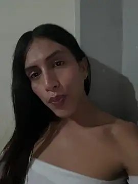 Snapshot of luna_duque chatting on June 13, 2026, 7:23 pm luna duque online show from June 13, 2026, 7:23 pm