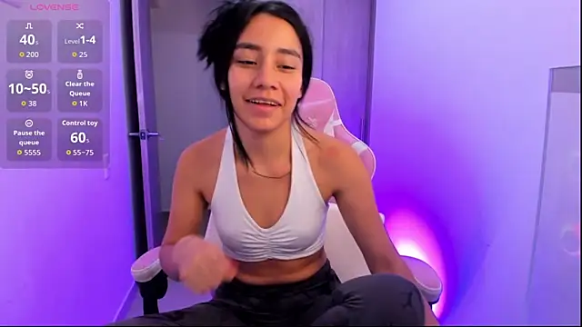 ISABELFORYOU03 online show from April 9, 2026, 8:58 pm
