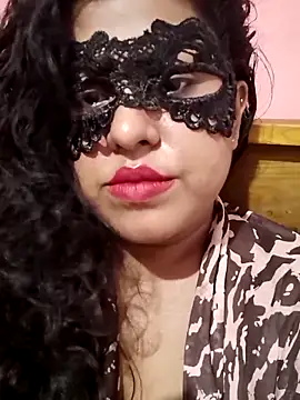 Maskedcurves online show from April 2, 2026, 9:51 am