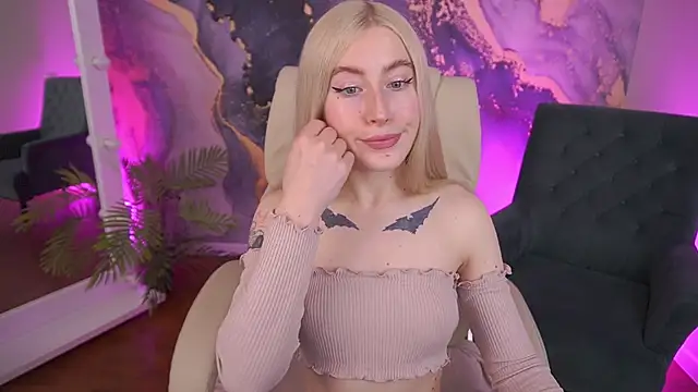 MelaniiePlay online show from May 13, 2026, 1:08 pm