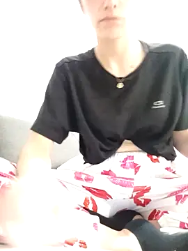 Snapshot of Lolaa92i chatting on April 3, 2026, 10:19 pm Lolaa92i online show from April 3, 2026, 10:19 pm