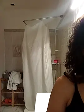 Snapshot of Lolaa92i chatting on April 8, 2026, 8:20 pm Lolaa92i online show from April 8, 2026, 8:20 pm