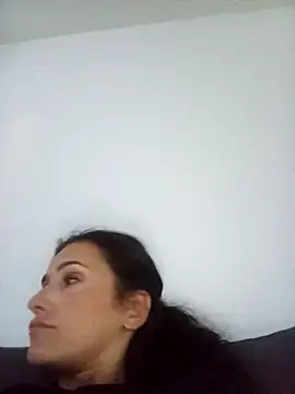 Snapshot of Lolaa92i chatting on April 16, 2026, 12:33 am Lolaa92i online show from April 16, 2026, 12:33 am