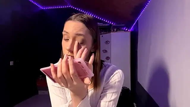 Snapshot of CoreenGau chatting on April 14, 2026, 1:50 pm CoreenGau online show from April 14, 2026, 1:50 pm