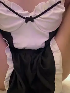 Queenn2kk5 online show from April 4, 2026, 8:01 am