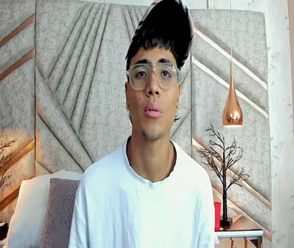 Snapshot of DannTaylor chatting on April 7, 2026, 11:54 am DannTaylor online show from April 7, 2026, 11:54 am