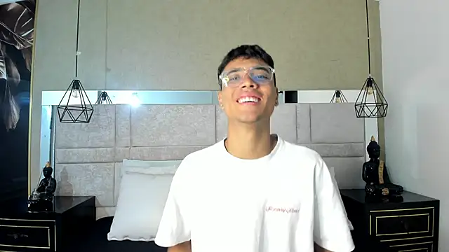 Snapshot of DannTaylor chatting on April 24, 2026, 2:08 pm DannTaylor online show from April 24, 2026, 2:08 pm