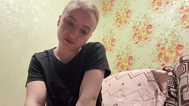 SabinaHaggen online show from April 16, 2026, 9:39 pm