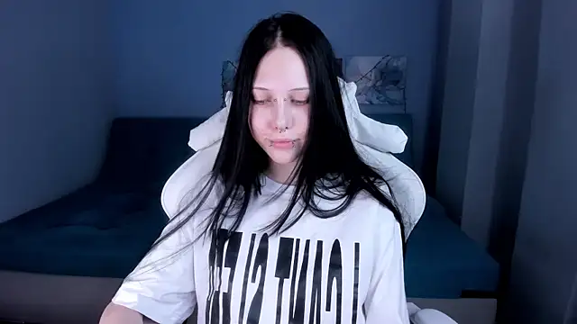 SugarBunny18 online show from July 5, 2026, 4:19 am