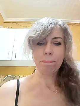 TaynaSecret online show from April 22, 2026, 8:32 pm