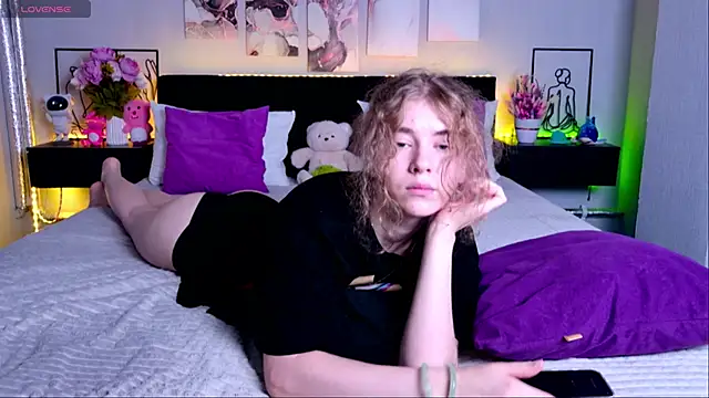 Girl Next Door 18 online show from June 27, 2026, 7:52 pm