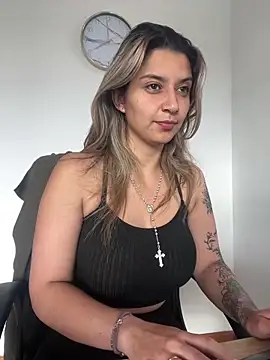 Isabella varella- online show from April 7, 2026, 1:00 pm