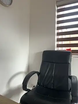 Isabella varella- online show from May 12, 2026, 1:30 pm
