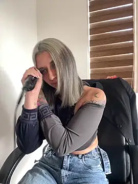 Isabella varella- online show from May 14, 2026, 1:29 pm