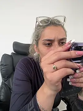 Snapshot of Isabella_varella- chatting on June 12, 2026, 2:05 pm Isabella varella- online show from June 12, 2026, 2:05 pm