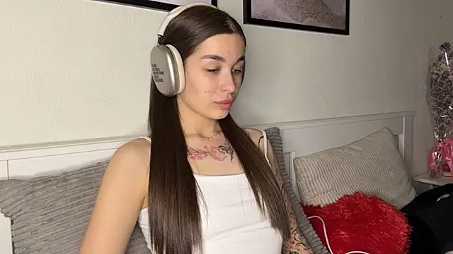 Snapshot of NoBurtenGirl chatting on April 3, 2026, 6:50 pm NoBurtenGirl online show from April 3, 2026, 6:50 pm