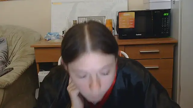 Snapshot of JessicaHolland1 chatting on July 8, 2026, 5:50 pm JessicaHolland1 online show from July 8, 2026, 5:50 pm