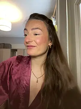 MiaLovesxxx online show from May 7, 2026, 11:37 am