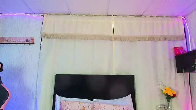 Snapshot of molly_bick chatting on June 16, 2026, 6:49 am molly bick online show from June 16, 2026, 6:49 am