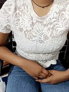 SWEETI HORNY50 online show from April 6, 2026, 1:34 pm