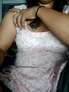 Riyashrma001 online show from April 10, 2026, 9:14 am