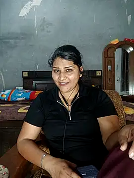 Snapshot of Riyashrma001 chatting on May 4, 2026, 6:20 am Riyashrma001 online show from May 4, 2026, 6:20 am