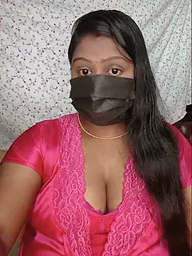 Romantic Woman online show from May 19, 2026, 10:54 am