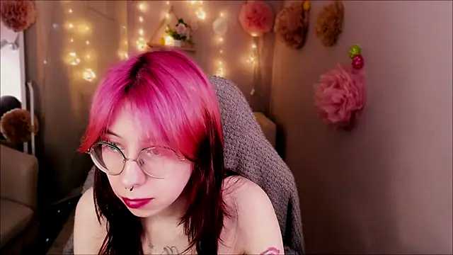 Snapshot of Alice_Nyx chatting on April 16, 2026, 8:42 pm Alice Nyx online show from April 16, 2026, 8:42 pm