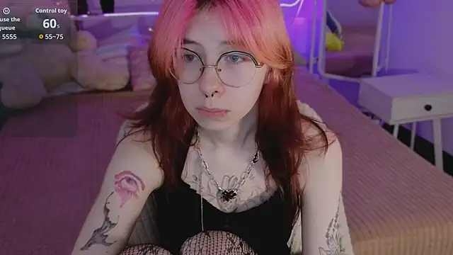 Snapshot of Alice_Nyx chatting on May 17, 2026, 8:49 pm Alice Nyx online show from May 17, 2026, 8:49 pm