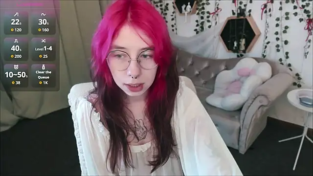 Snapshot of Alice_Nyx chatting on July 24, 2026, 8:40 pm Alice Nyx online show from July 24, 2026, 8:40 pm