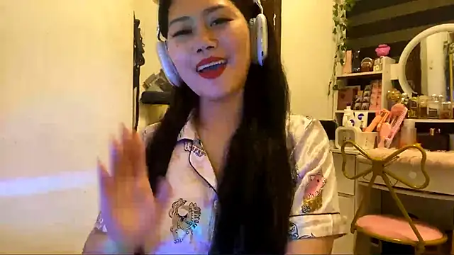 GlindaDejardin online show from April 28, 2026, 5:18 pm