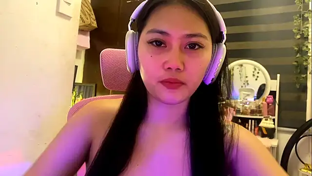 GlindaDejardin online show from May 22, 2026, 5:40 pm