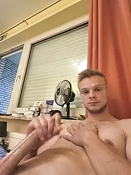 CuteDenno online show from July 18, 2026, 7:28 pm